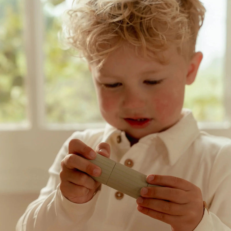 Little Dutch Cutting Vegetables