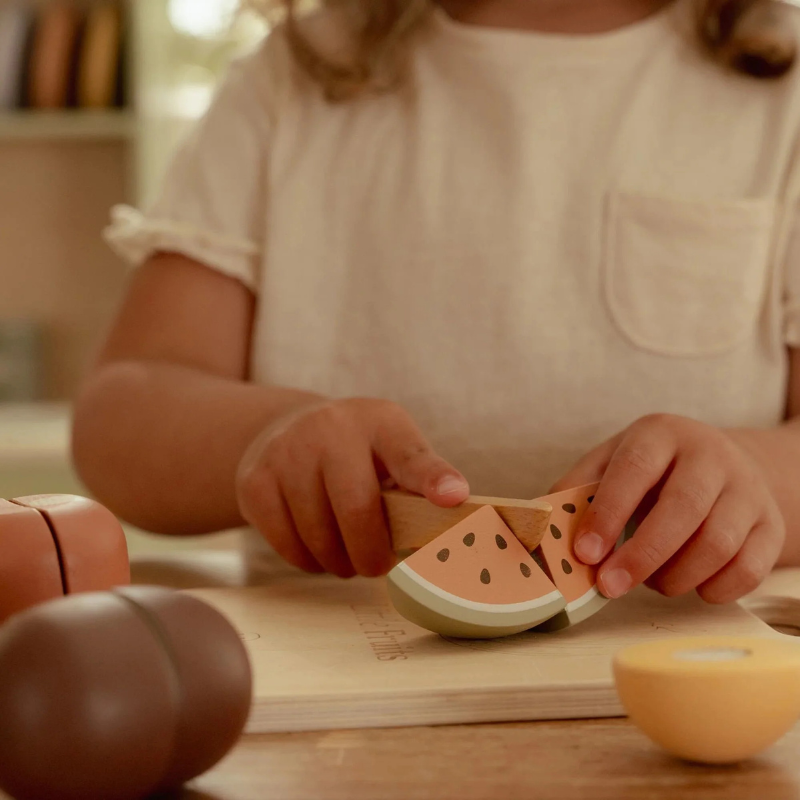 Little Dutch Cutting Fruits