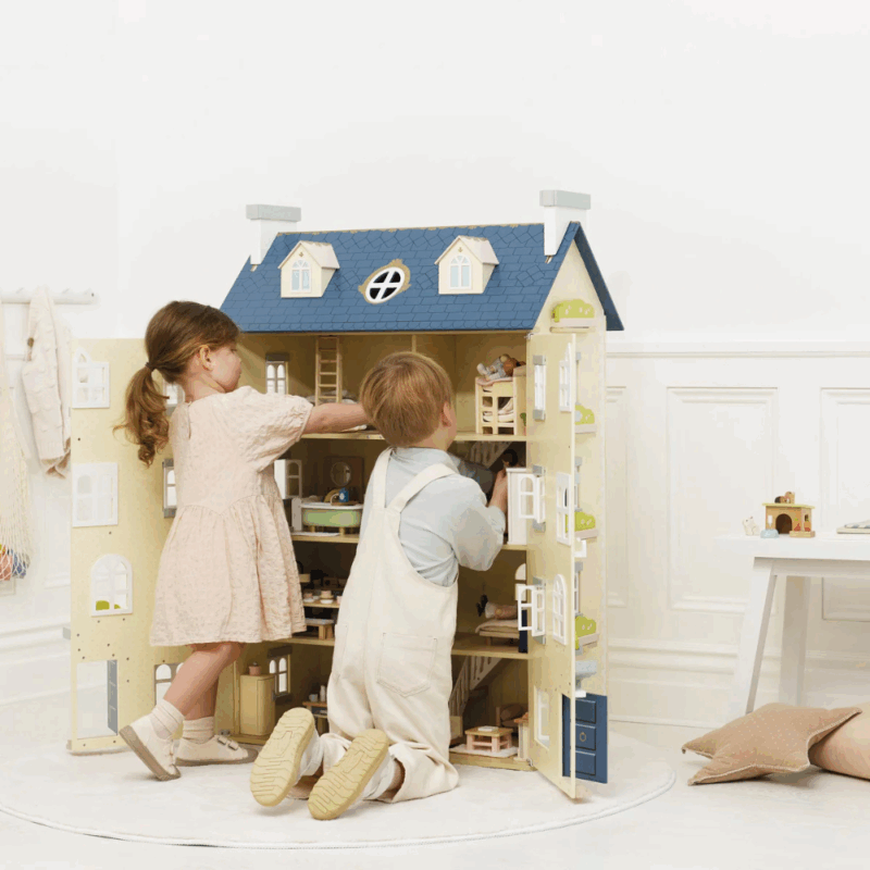 Le Toy Van Palace Wooden Dolls House
