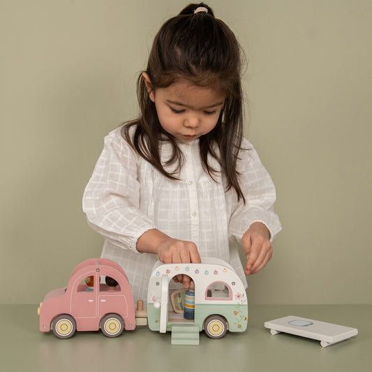 Little Dutch Car and Caravan