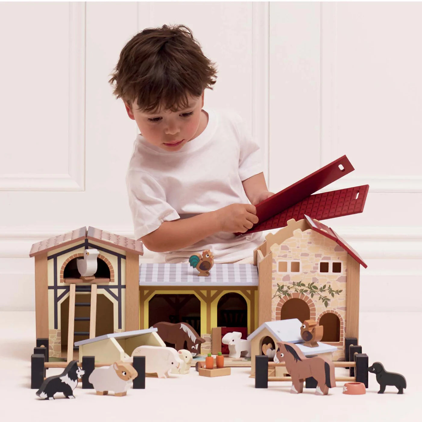 Le Toy Van Farmyard Stables Set