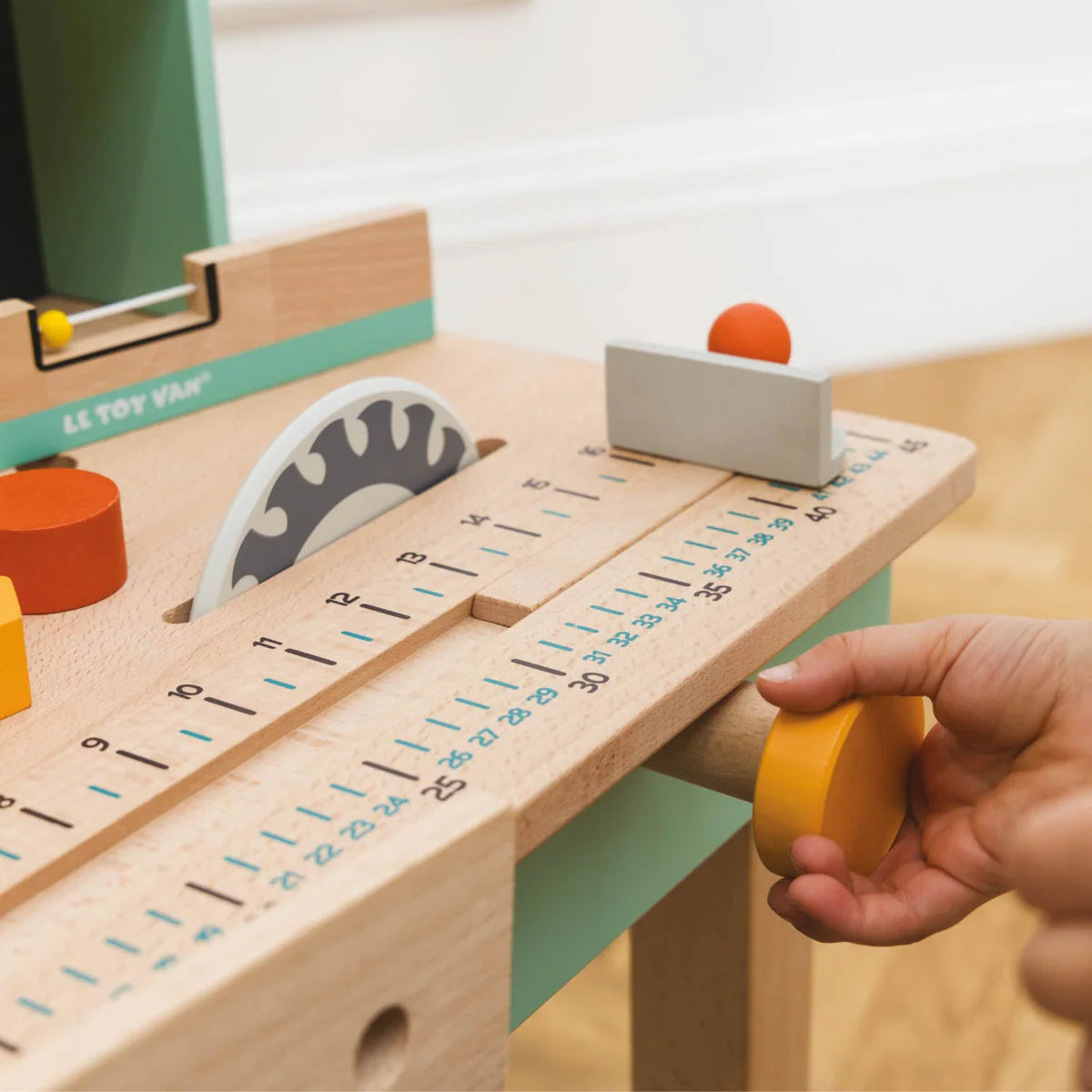 Le Toy Van Alex's Toy Work Bench