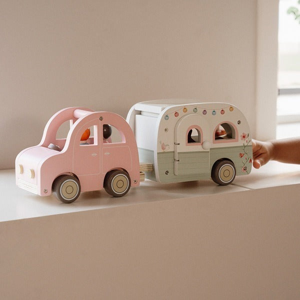 Little Dutch Car and Caravan