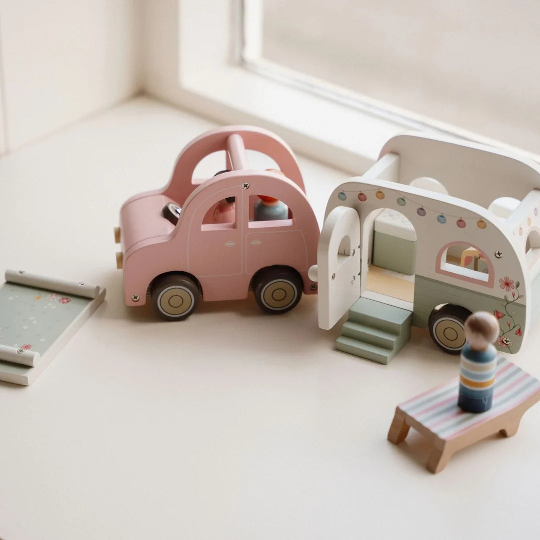 Little Dutch Car and Caravan